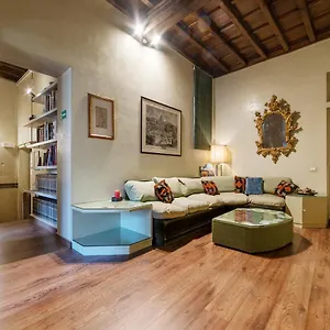 Pantheon Luxury , Roma Italia